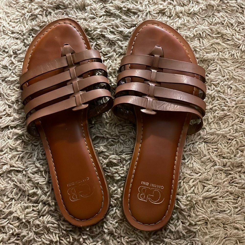 Sz 8 Gianni Bini Flip Flops